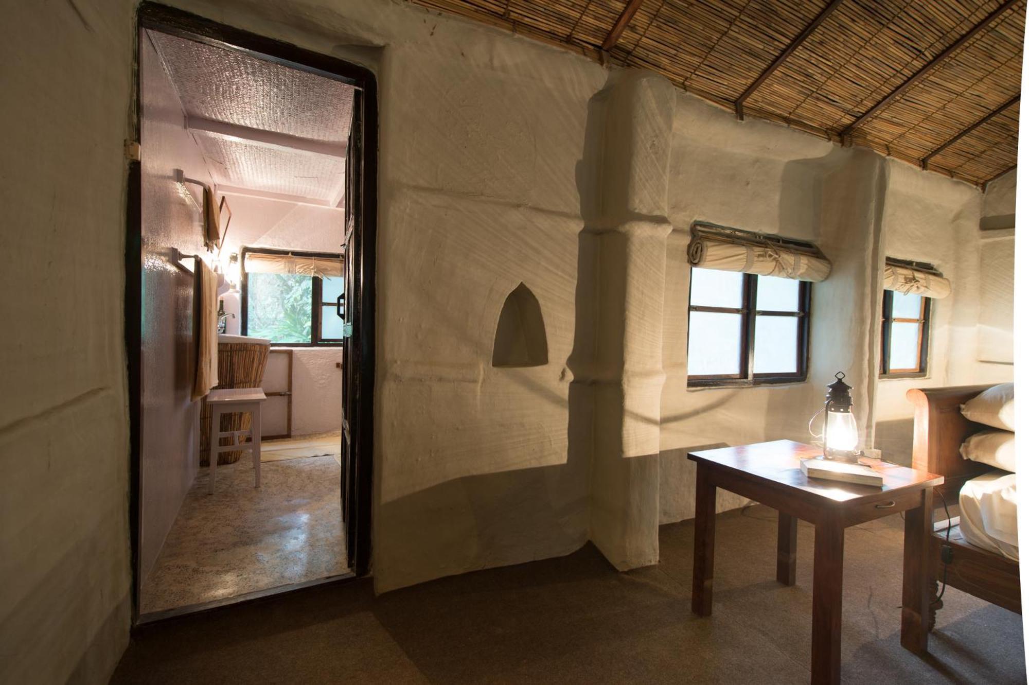 Tiger Tops Tharu Lodge Chitwan Exterior foto