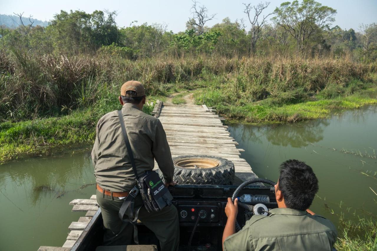 Tiger Tops Tharu Lodge Chitwan Exterior foto